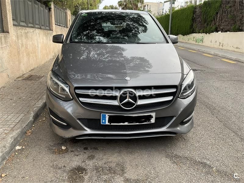 Usado Mercedes B180 109 CV (80 kW) 2017 Gris / plata Monovolumen