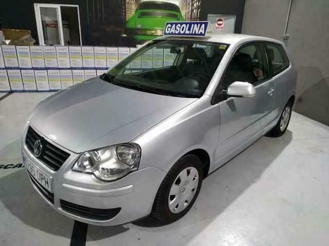 Usado VW Polo Advance 75 CV (55 kW) 2005 Gris Berlina