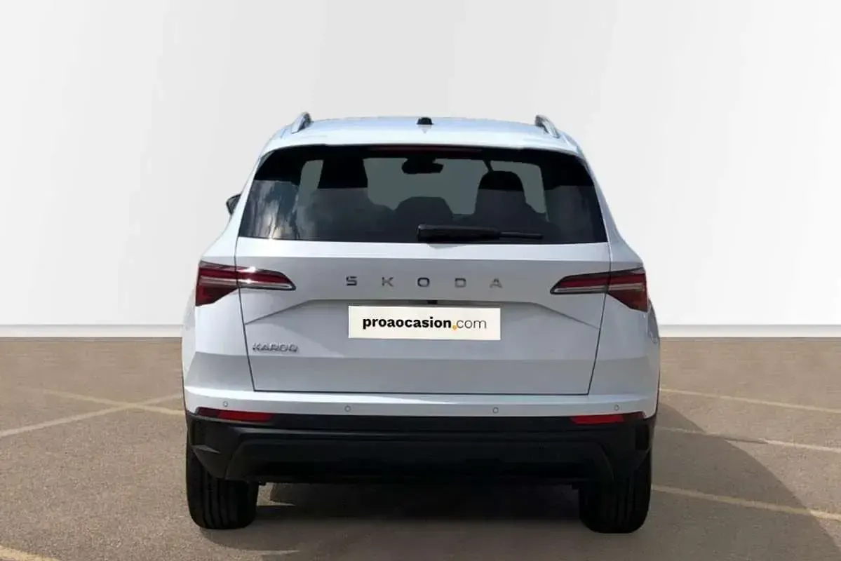Usado Skoda Karoq Selection 116 CV (85 kW) 2024 Blanco SUV