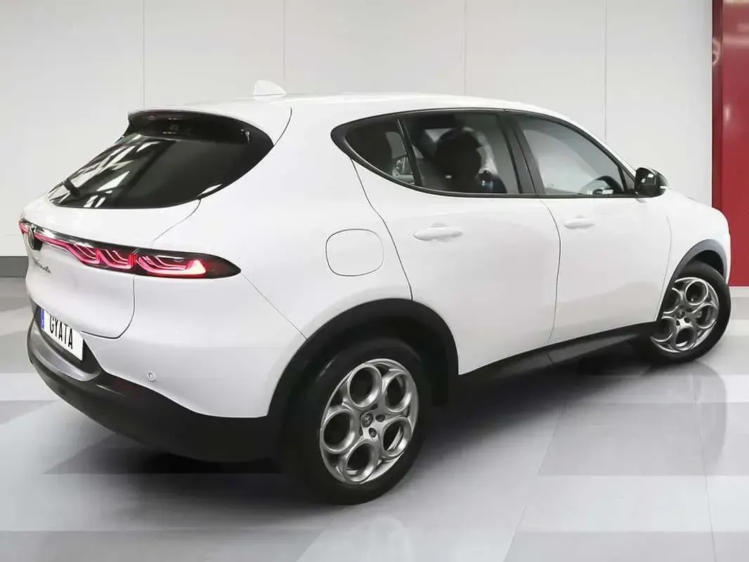 Usado Alfa Romeo Tonale Sprint 130 CV (95 kW) 2023 Negro SUV