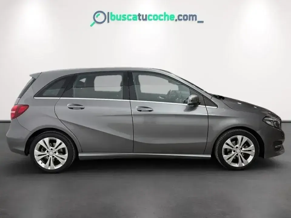 Usado Mercedes B180 Urban 109 CV (80 kW) 2015 Gris Monovolumen