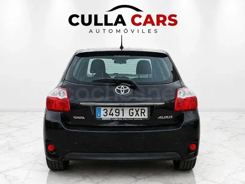 Używany Toyota Auris 90 KM (66 kW) 2010 Czarny Hatchback