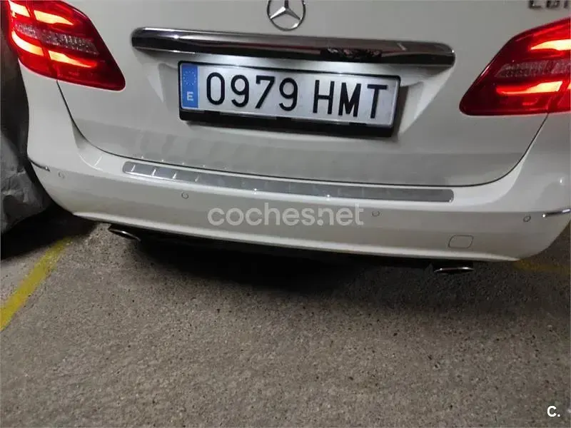 Usado Mercedes B180 109 CV (80 kW) 2012 Amarillo Utilitario