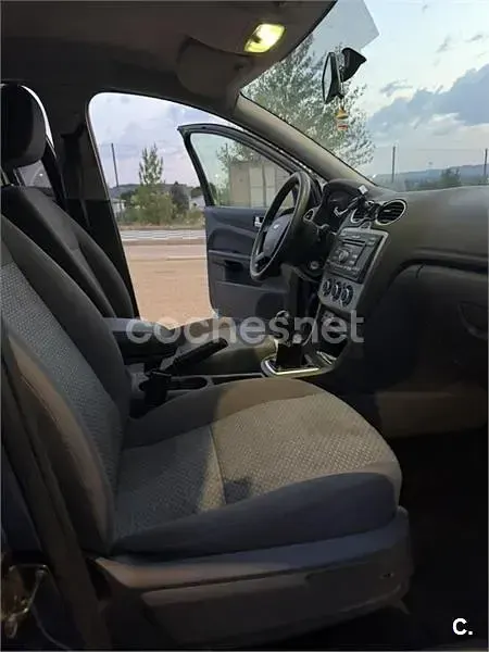 Usado Ford Focus Ghia 115 CV (84 kW) 2006 Azul Berlina