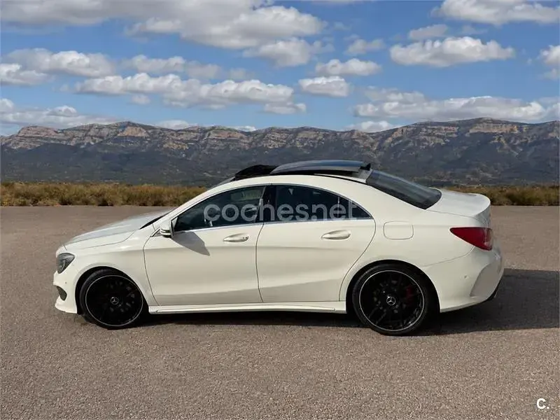 Usado Mercedes CLA220 AMG line 170 CV (125 kW) 2015 Blanco Berlina