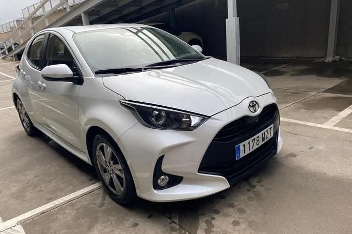 Usado Toyota Yaris Hybrid Active 116 CV (85 kW) 2025 Blanco Utilitario