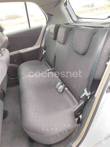 Usado Toyota Yaris 90 CV (66 kW) 2006 Gris / plata Berlina