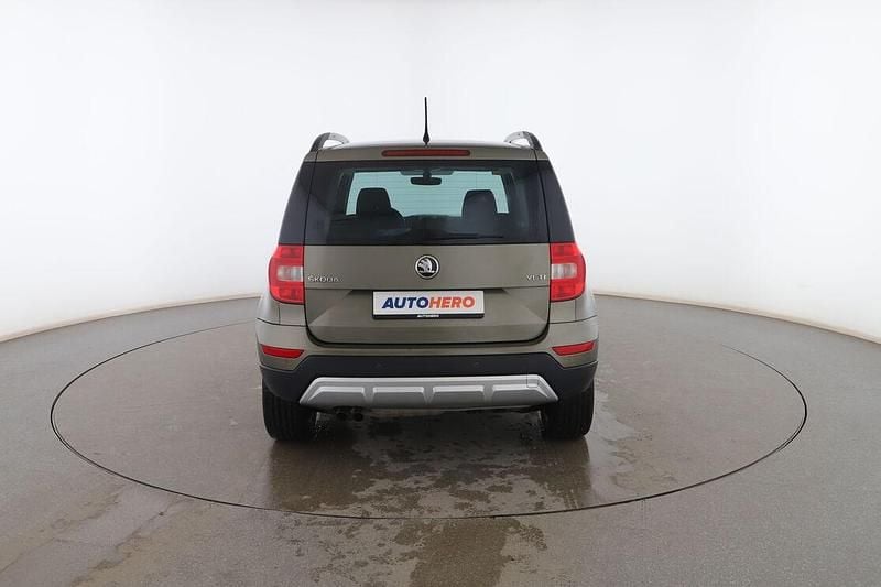 Usado Skoda Yeti 110 CV (80 kW) 2017 Verde SUV