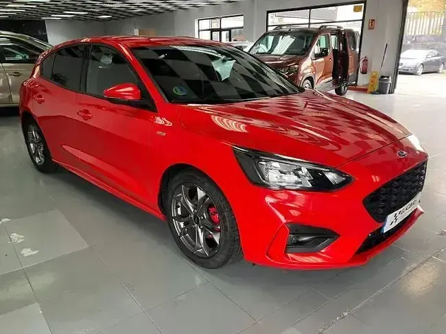 Begagnad Ford Focus ST-Line 125 HK (91 kW) 2022 Röd Sedan