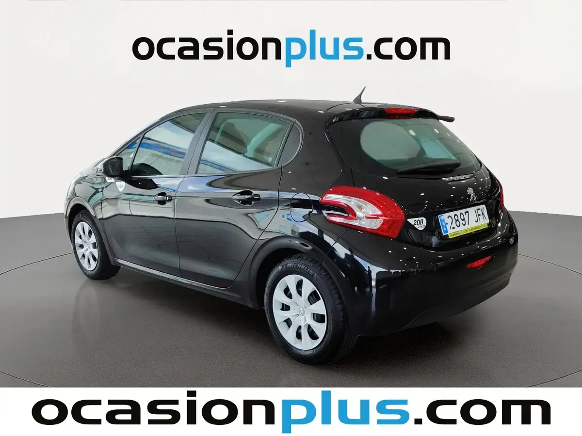 Usado Peugeot 208 68 CV (50 kW) 2015 Negro Utilitario