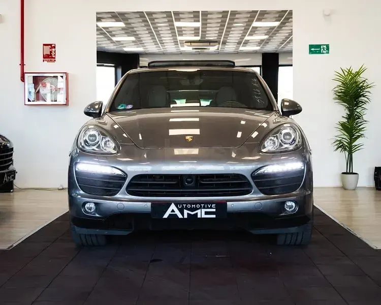 Usado Porsche Cayenne 400 CV (294 kW) 2011 Gris / plata SUV