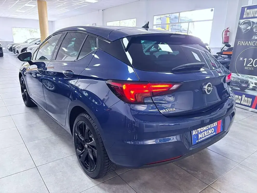 Usado Opel Astra Ultimate 122 CV (89 kW) 2021 Azul Utilitario