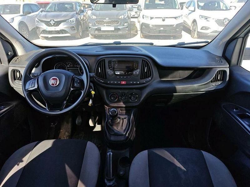 Usado Fiat Doblò Easy 95 CV (69 kW) 2020 Blanco Monovolumen