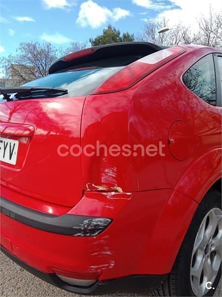 Usado Ford Focus Trend 100 CV (73 kW) 2007 Rojo Berlina