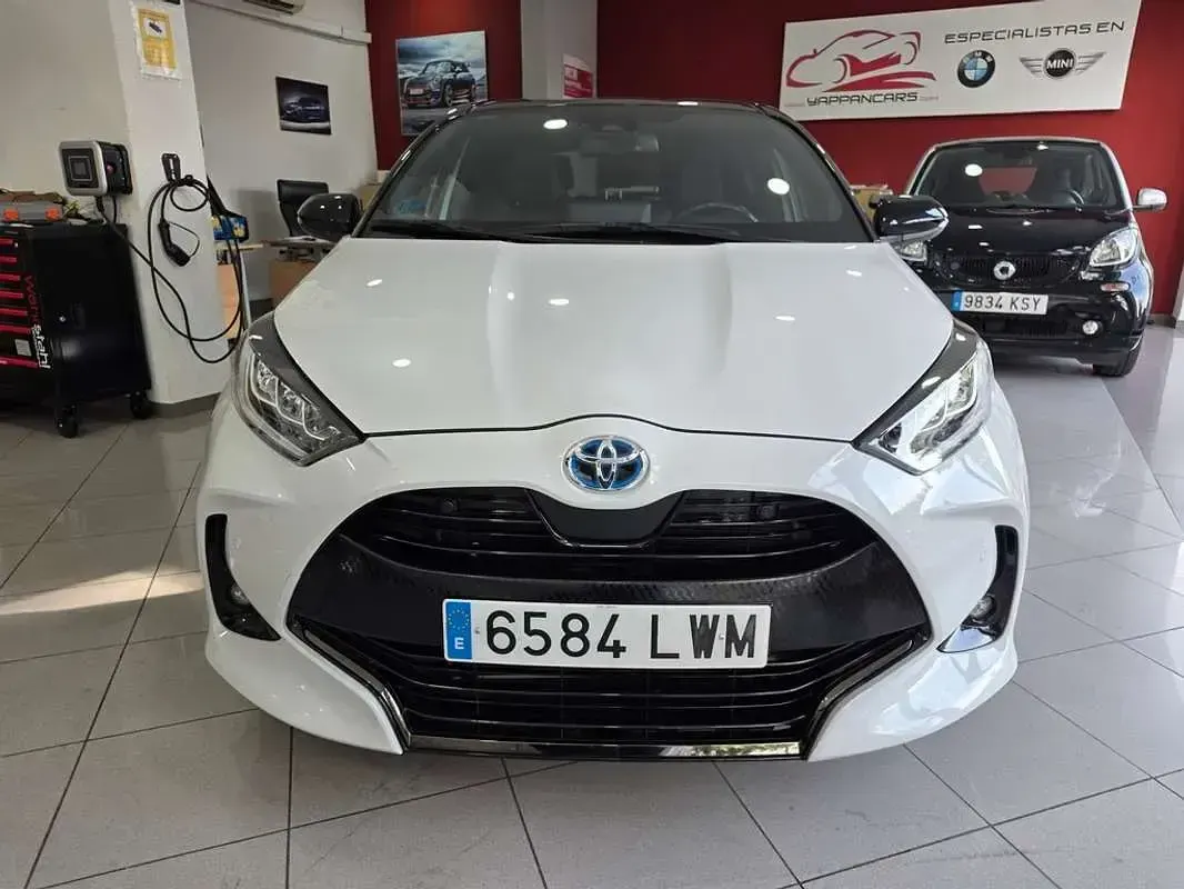 Usado Toyota Yaris Plus 116 CV (85 kW) 2022 Blanco Utilitario