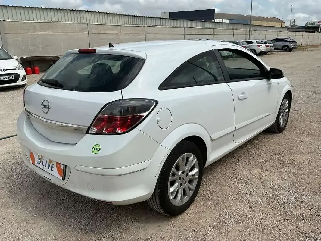 Usado Opel Astra GTC Cosmo 99 CV (72 kW) 2008 Utilitario
