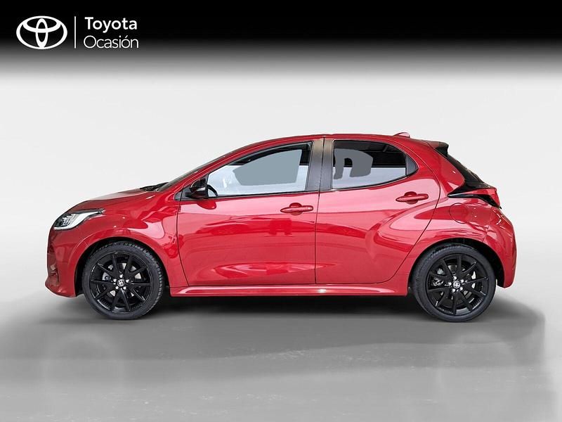 Usado Toyota Yaris Hybrid Style 116 CV (85 kW) 2022 Rojo Berlina