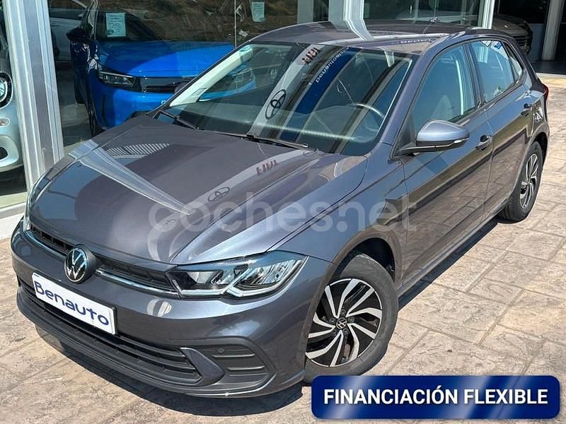 Gris / plata Usado 2023 VW Polo Life Berlina | 17.990 € (Precio justo) - Imagen 1/4