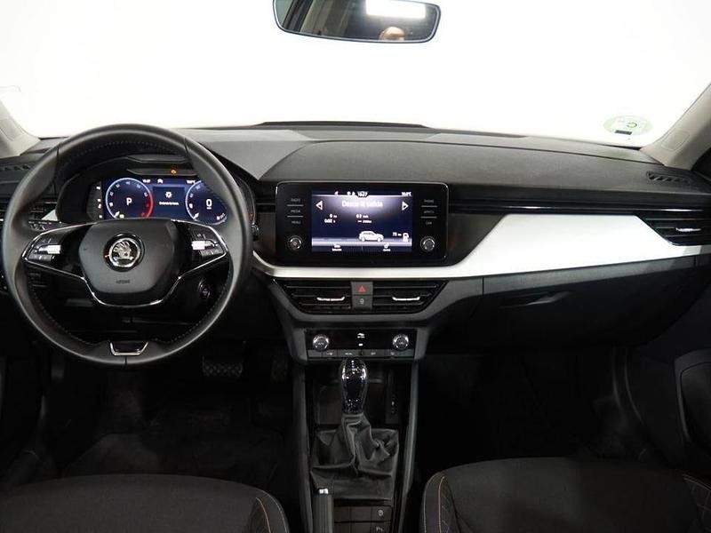 Usado Skoda Kamiq 110 CV (80 kW) 2022 Negro SUV