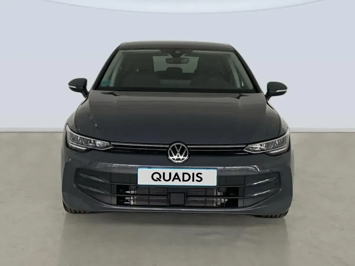 Usado VW Golf VIII Life 116 CV (85 kW) 2025 Gris Berlina