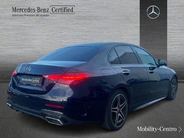 Usado Mercedes C200 AMG line 204 CV (150 kW) 2022 Cavansitblau  metallic paint Berlina