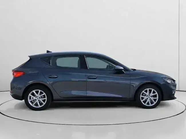 Usado Seat Leon Reference 115 CV (84 kW) 2022 Gris Berlina