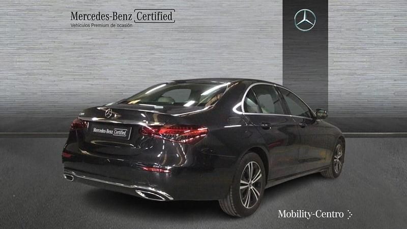 Usado Mercedes E300 Avantgarde 258 CV (189 kW) 2022 Gris selenita Berlina