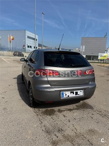 Usado Seat Ibiza Reference 75 CV (55 kW) 2005 Gris / plata Utilitario