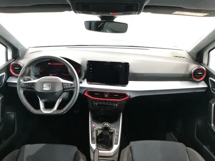 Usado Seat Arona FR 115 CV (84 kW) 2025 Blanco SUV