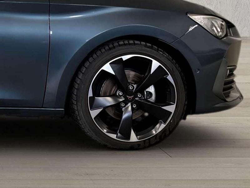 Usado Cupra Leon 150 CV (110 kW) 2024 Gris Utilitario