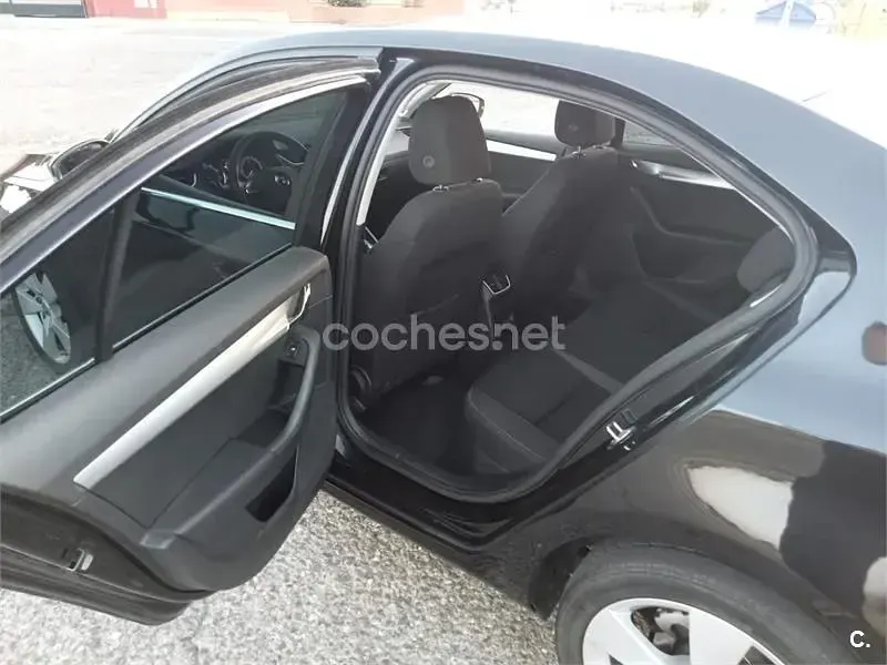 Usado Skoda Octavia 115 CV (84 kW) 2017 Negro Berlina