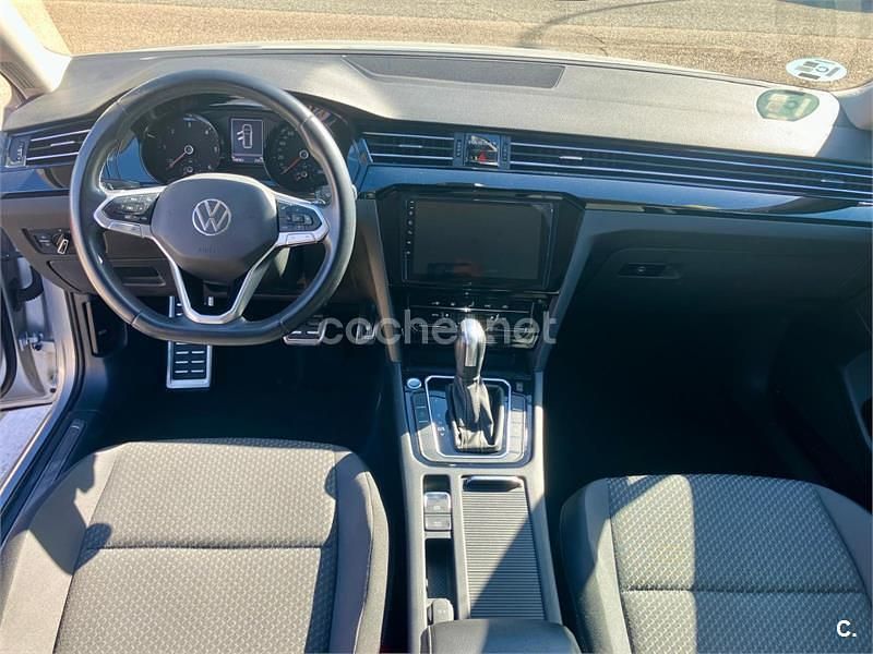 Usado VW Passat 122 CV (89 kW) 2020 Gris / plata Familiar