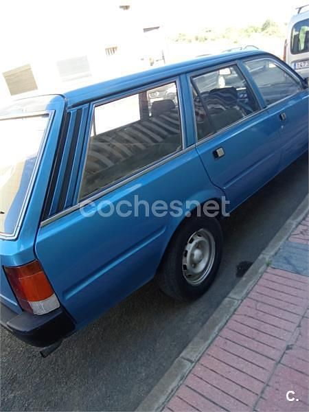 Usado Peugeot 505 76 CV (55 kW) 1988 Azul Familiar
