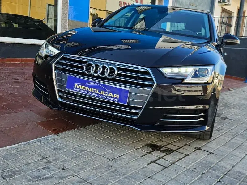 Usado Audi A4 150 CV (110 kW) 2018 Azul Familiar