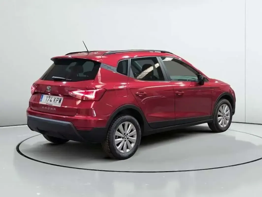 Usado Seat Arona Style 116 CV (85 kW) 2018 Rojo SUV