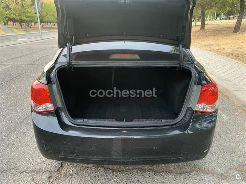 Usado Chevrolet Cruze LS 125 CV (91 kW) 2010 Negro Berlina