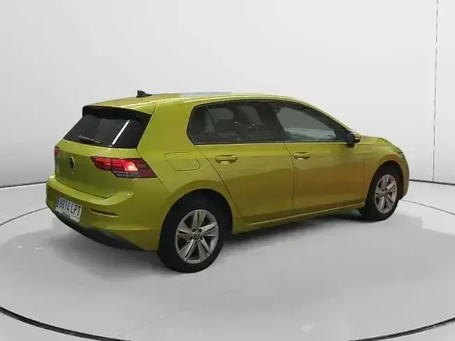 Usado VW Golf VIII Life 110 CV (80 kW) 2021 Verde Berlina