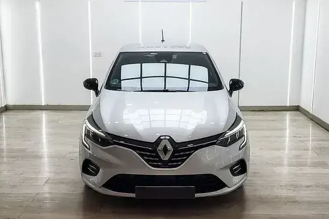 Usado Renault Clio Zen 91 CV (66 kW) 2023 Gris Utilitario