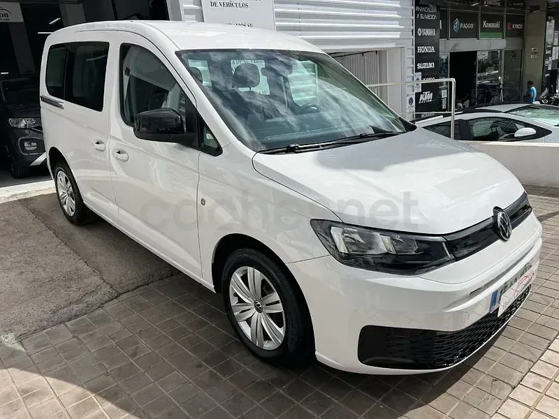 Usado VW Caddy California 102 CV (75 kW) 2024 Blanco Monovolumen