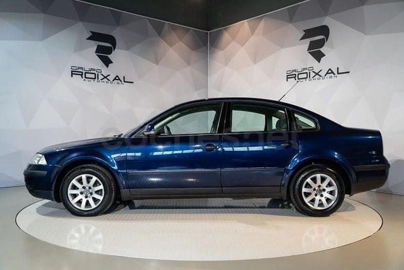 Usado VW Passat Edition 101 CV (74 kW) 2005 Azul Berlina