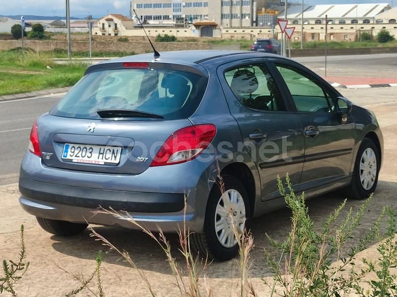 Usado Peugeot 207 70 CV (51 kW) 2011 Gris / plata Berlina