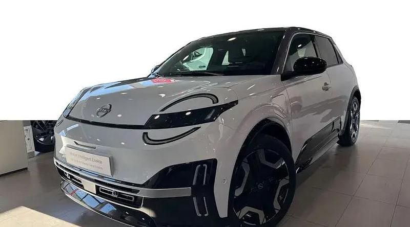 Usado Nissan Micra Tekna 80 kW (110 CV) 2025 Moon white black sólido Utilitario