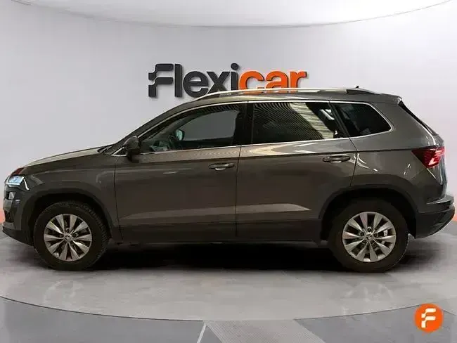 Usado Skoda Karoq Selection 150 CV (110 kW) 2024 Gris SUV