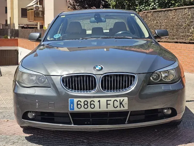 Usado BMW 525 218 CV (160 kW) 2006 Gris / plata Berlina