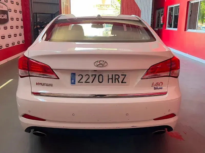 Usado Hyundai i40 136 CV (100 kW) 2013 Blanco Berlina