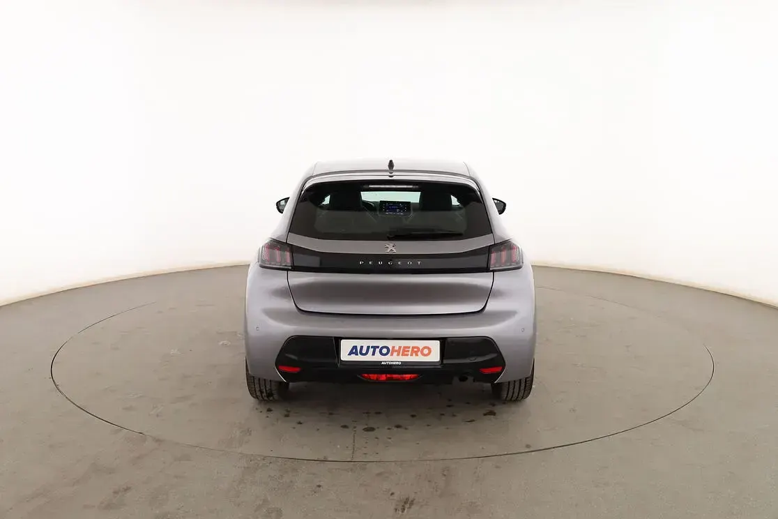 Usado Peugeot 208 Allure 101 CV (74 kW) 2020 Gris Utilitario