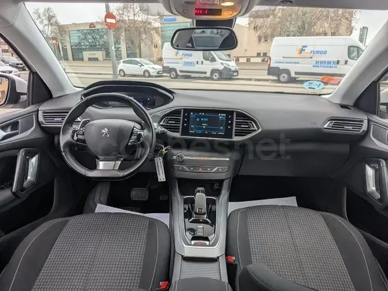 Usado Peugeot 308 Allure 130 CV (95 kW) 2021 Blanco Berlina