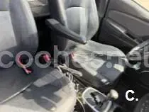 Usado Toyota Yaris Hybrid Advance 100 CV (73 kW) 2015 Blanco Berlina