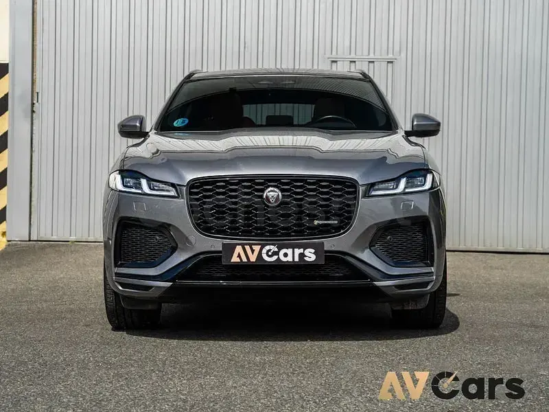 Usado Jaguar F-Pace R-Dynamic 204 CV (150 kW) 2024 Gris / plata SUV