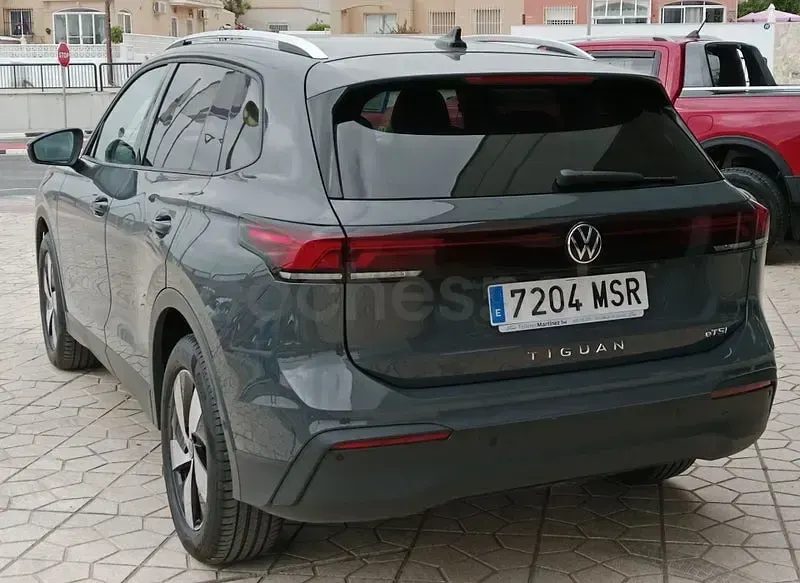 Usado VW Tiguan 150 CV (110 kW) 2024 Gris / plata SUV